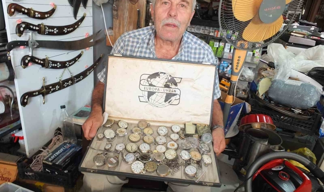 Balıkesirli makineciyi, eski merakı binlerce saatin sahibi yaptı