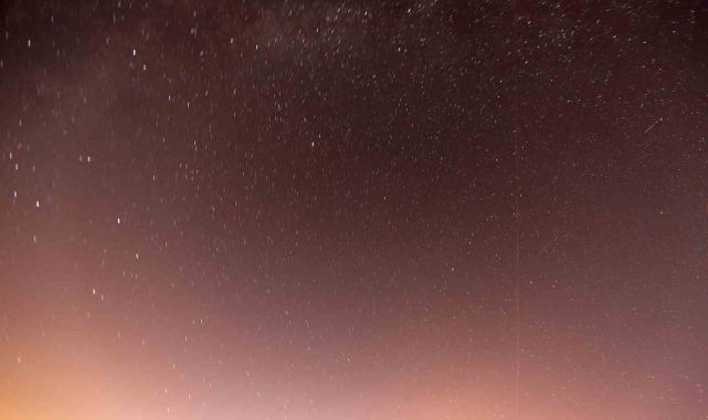 Bandırma'da eşsiz bir gökyüzü şovu: Perseid meteor yağmuru gözlemlendi