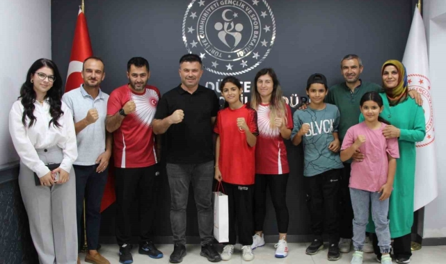 Başarılı sporcuya hediye verdi