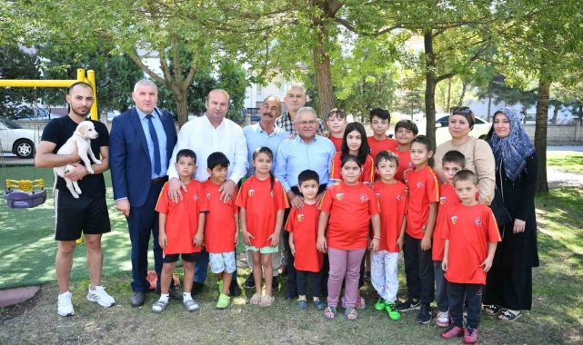 Başkan Büyükkılıç; Eskişehir Bağları'nda 3 mahalle muhtarı ve vatandaşlarla bir araya geldi