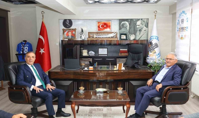 Başkan Büyükkılıç'tan Tomarza Belediye Başkanı Koç'a ziyaret
