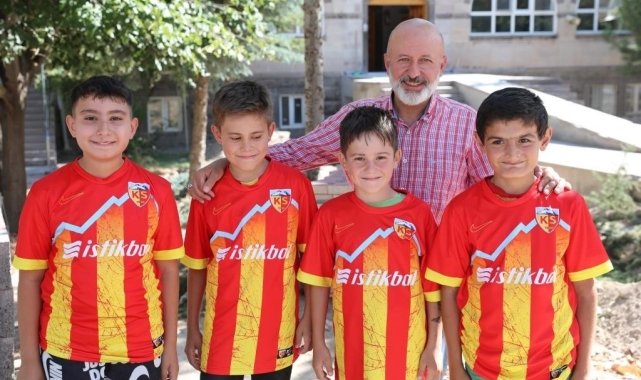 Başkan Çolakbayrakdar: "Çocukların hayallerini süsleyen parklar inşa ediyoruz"