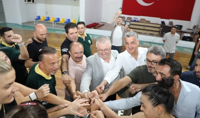 Başkan Ertaş, Ferhatoğlu Edremit Belediyesi Gürespor'u ziyaret etti
