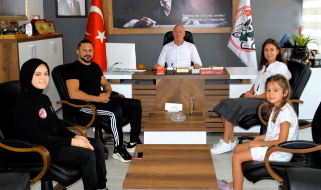 Başkan Kumral, Türkiye'yi temsil edecek Mukaddes'i İspanya'ya uğurladı