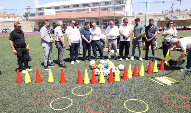 Başkan Metin sözünü tuttu: Çocuklar antrenman malzemelerine ve formalarına kavuştu