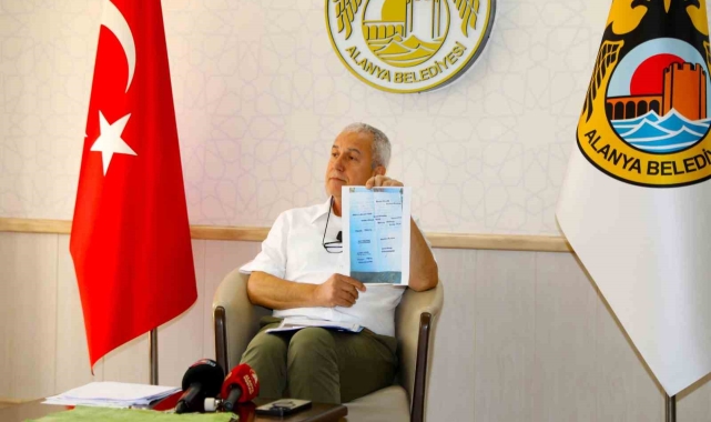 Başkan Özçelik'ten esnafa çağrı: "Ruhsatınızı alın"