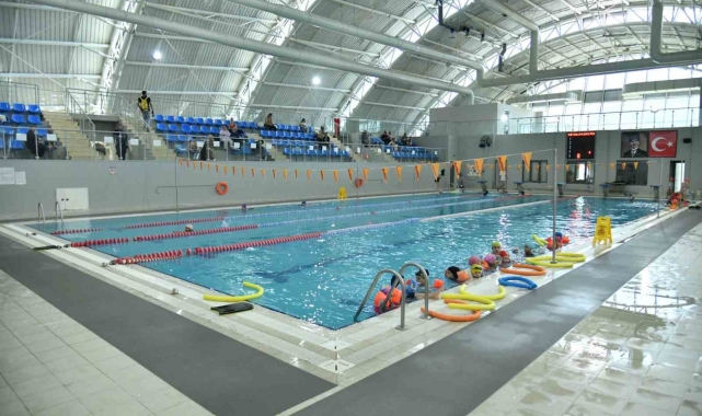Başkan Özlü minik sporcularla bir araya geldi