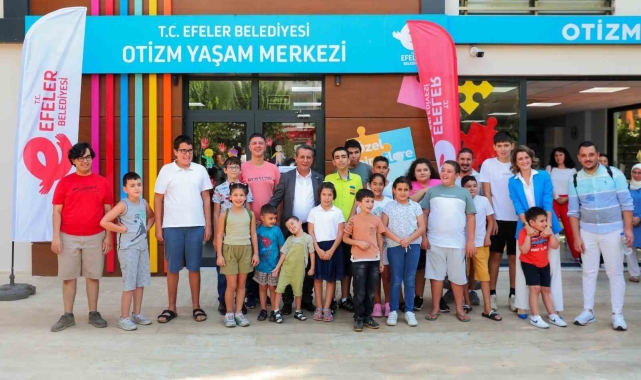 Başkan Yetişkin, Efeler'in özel çocuklarıyla Zafer Bayramı'nı kutladı