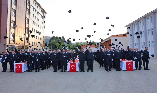 Bayburt'ta polis adayları mezuniyet sevinci yaşadı