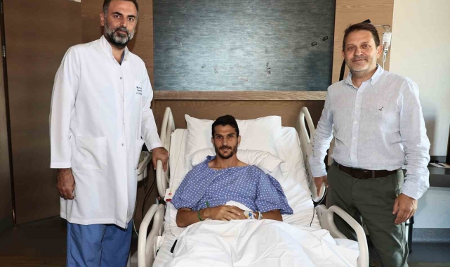 Beşiktaşlı futbolcu Necip Uysal, ameliyat oldu
