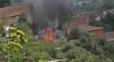 Beykoz'da bir evin çatısı alev alev yandı