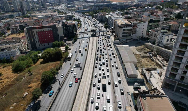 Beylikdüzü - Avcılar arası trafik çilesi: 9 kilometrelik yol 1 saat 15 dakikaya çıktı