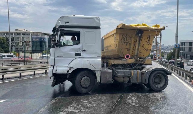 Beylikdüzü Güzelyurt E-5'te yağış sonrası zincirleme kaza: 2 yaralı