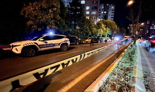 Beylikdüzü'nde motosikletli şahıslar, caddede yürüyen genci silahla yaraladı