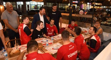 Beypazarı Belediye Başkanı Kasap, gümüş madalya kazanan sporcular ile bir araya geldi