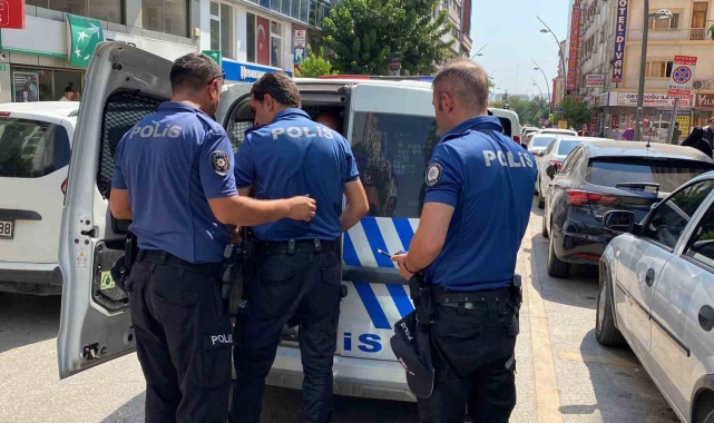 Bıçaklı saldırgan, kaçmasın diye odaya kilitlendi