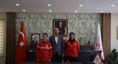 Bilecik'i temsil eden başarılı sporcuları ağırladı