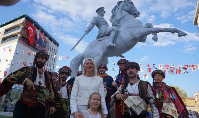 Bilecik'in kurtuluş sembolü Atatürk heykelinin açılışı yapıldı