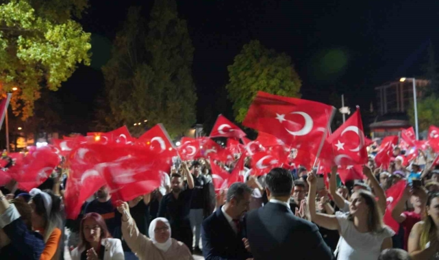 Bilecik'te binlerce kişi fener alayında tek yürek oldu