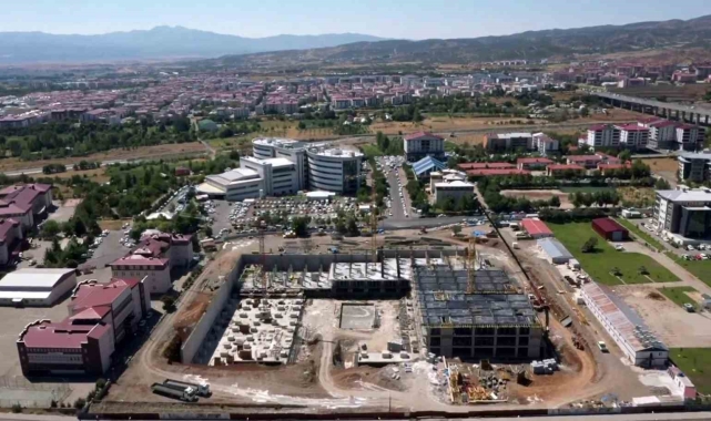 Bingöl'de 269 adet sismik izolatörün kullanıldığı 500 yataklı hastane yükseliyor