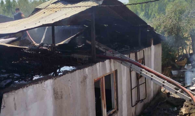 Bingöl'de hanın çatısında çıkan yangın söndürüldü