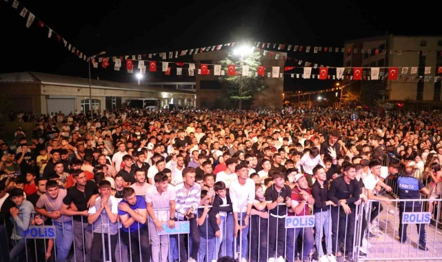 Bitlisliler Barış Adal konseri ile coştu