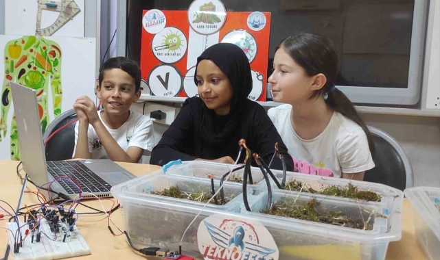 Biyokimyasal atıkları elektrik enerjisine dönüştüren öğrencilerden büyük başarı