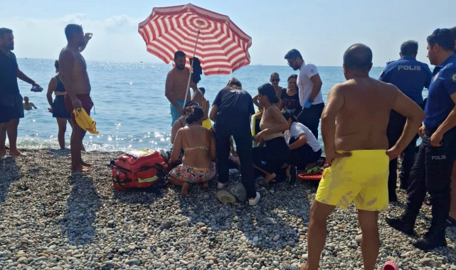 Boğulma tehlikesi geçiren gence ilk müdahaleyi izinli sağlıkçılar yaptı