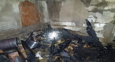 Bolu'da çıkan yangında ahır ve odunluk zarar gördü