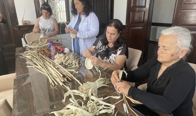 Bolu'da kadın kursiyerler, mısır koçanını sanata dönüştürüyor