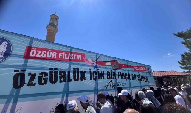 Bu fırça darbeleri özgür Filistin için