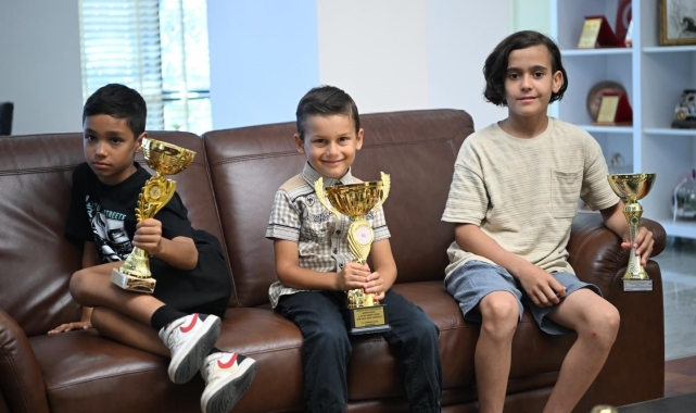 Bulgaristan'da düzenlenen şampiyonada Kartepeli motokrosçular kürsüye çıktı