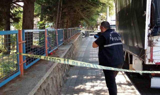 Bursa'da bir genç okul duvarının üzerinde ölü bulundu