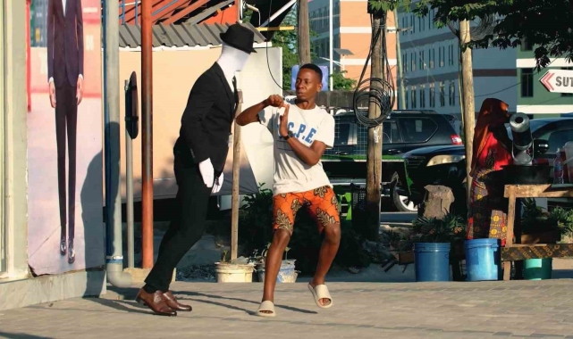 Bursalı cansız manken Afrikalıları korkuttu