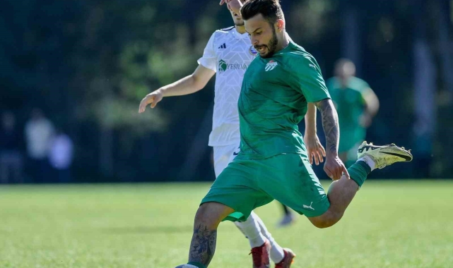 Bursaspor antrenman maçında Küçükçekmece Sinopspor&#039;a yenildi