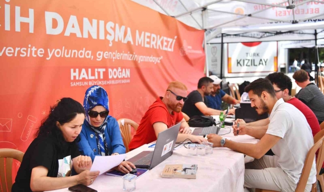 Büyükşehir, "üniversite yolunda gençlerin yanında"