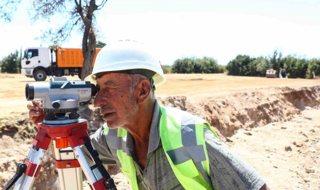 Büyükşehir'in 350 milyon TL bütçeli 76 kilometrelik kanalizasyon şebeke hattı çalışması sürüyor
