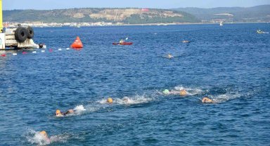 Çanakkale Boğazı'nda yüzme yarışması düzenlendi