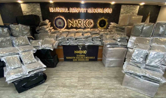 Çatalca'da tırın içerisinden 921 kilogram uyuşturucu madde ele geçirildi