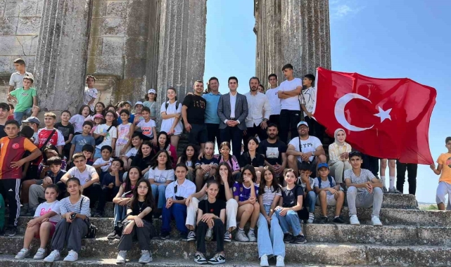 Çavdarhisar'da başarılı öğrencilere Aizanoi Antik Kenti gezisi