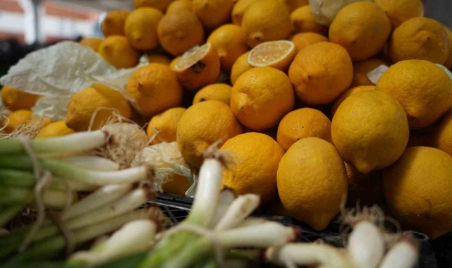 Çayın limonlu içildiği Bayburt'ta artan limon fiyatları çayların tadını kaçırdı