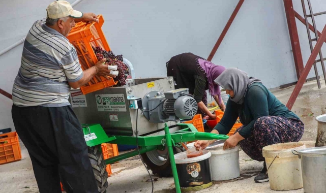 Çiftçilere salça ve üzüm sıkma makinesi desteği