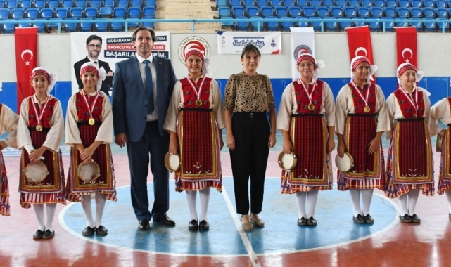 ÇOMÜ'de Uluslararası Veteran Hentbol Şenliği tamamlandı