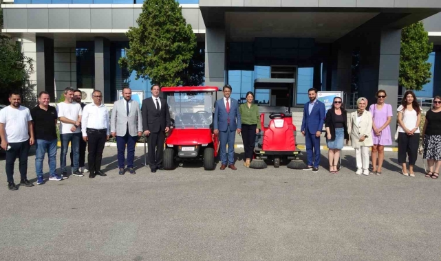 ÇOMÜ'ye 'Daha Yeşil Sürdürülebilir Bir Üniversite' sloganıyla 2 elektrikli araç kazandırıldı