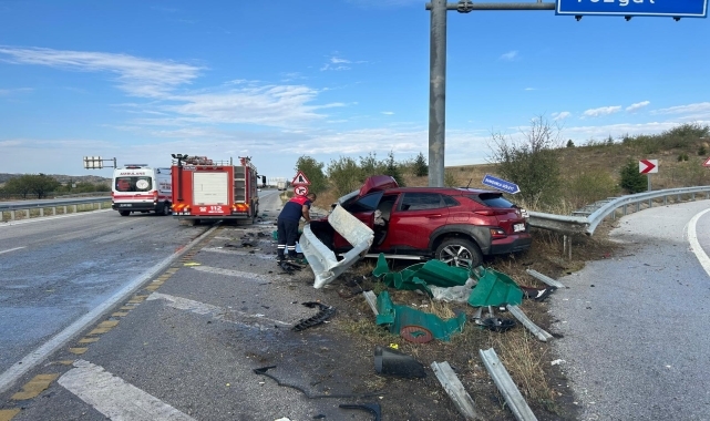 Çorum'da bariyere çarpan otomobilin sürücüsü yaralandı