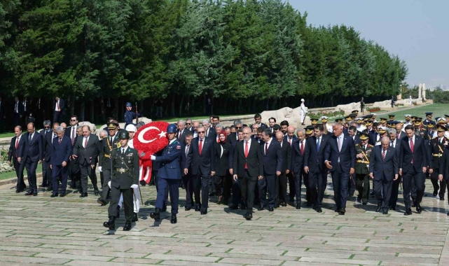 Cumhurbaşkanı Erdoğan, 30 Ağustos dolayısıyla Anıtkabir'i ziyaret etti