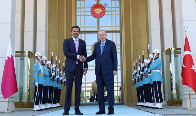 Cumhurbaşkanı Erdoğan, Katar Emiri Şeyh Temim Bin Hamed Al Sani ile Cumhurbaşkanlığı Külliyesi'nde bir araya geldi.