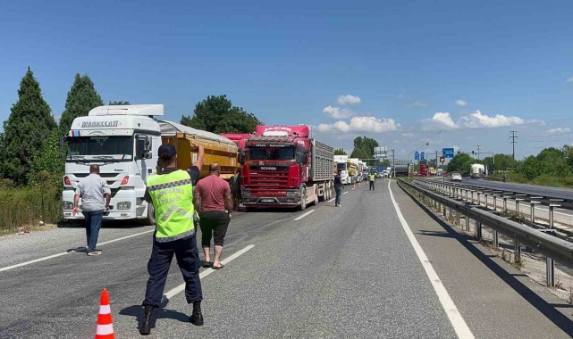 D-140'a dökülen asit paniğe yol açtı: Yol trafiğe kapatıldı, bölgeye AFAD ekipleri sevk edildi
