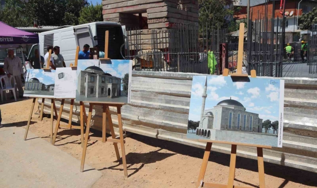 Deprem sonrası yıkılan Yıkık Camii yeniden inşa ediliyor