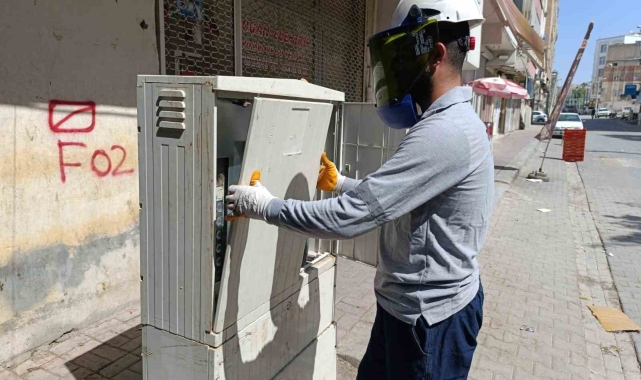 Dicle Elektrik Şanlıurfa'da 6 ayda kırılan 3 bin panoyu onardı